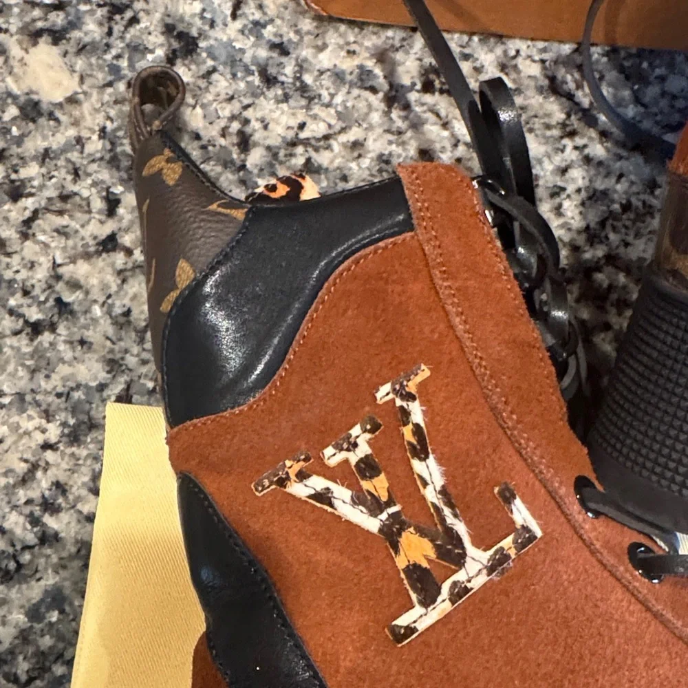 Brown and Black Leopard Boots size 9 with box - Picture 4 of 14